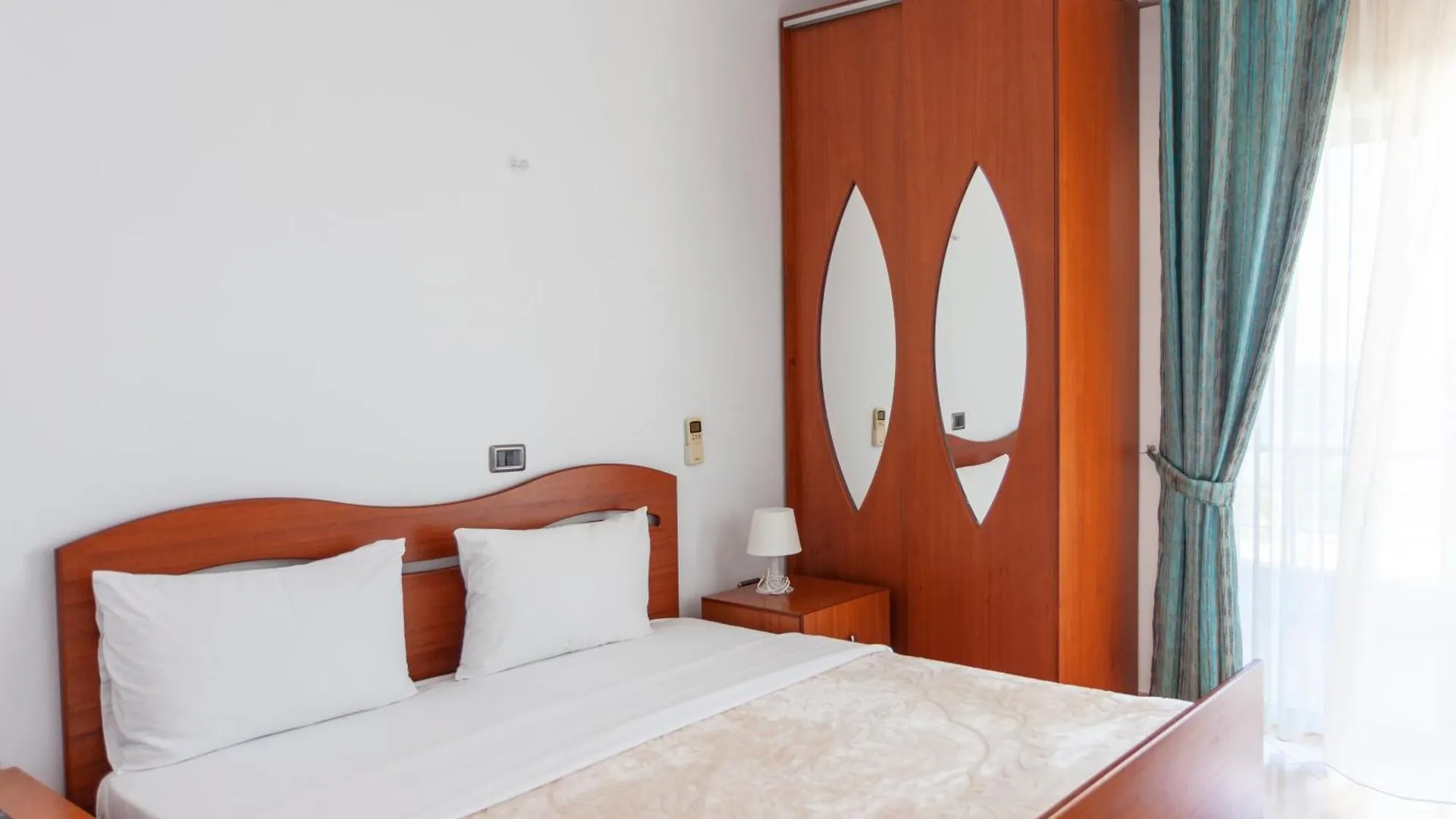 Dhima Hotel Himarë 3*,