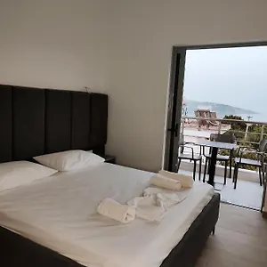  Hotel Petros