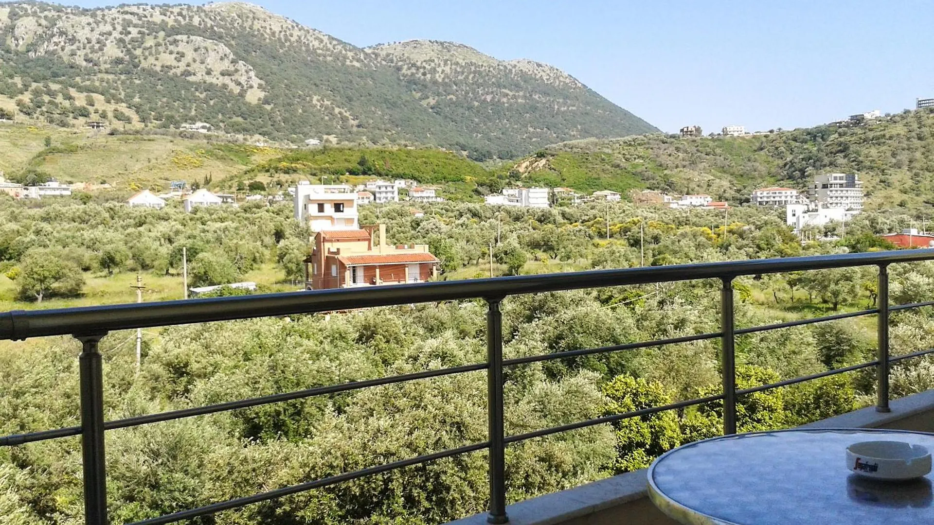 Dhima Hotel Himare